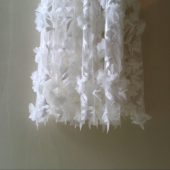 3D Floral Embroidered Tulle Wedding Veil - Picture 8 of 8